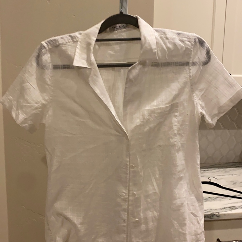 Short sleeve lightweight top